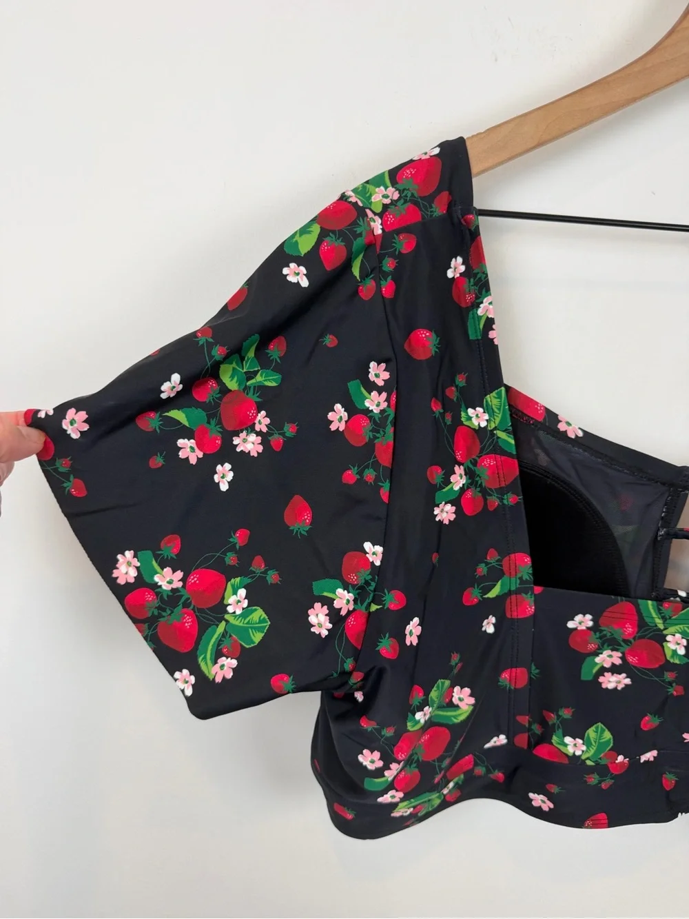 Retro Chic Torrid Sweet Strawberries Print Vtg Style Modest Wireless Bikini Top